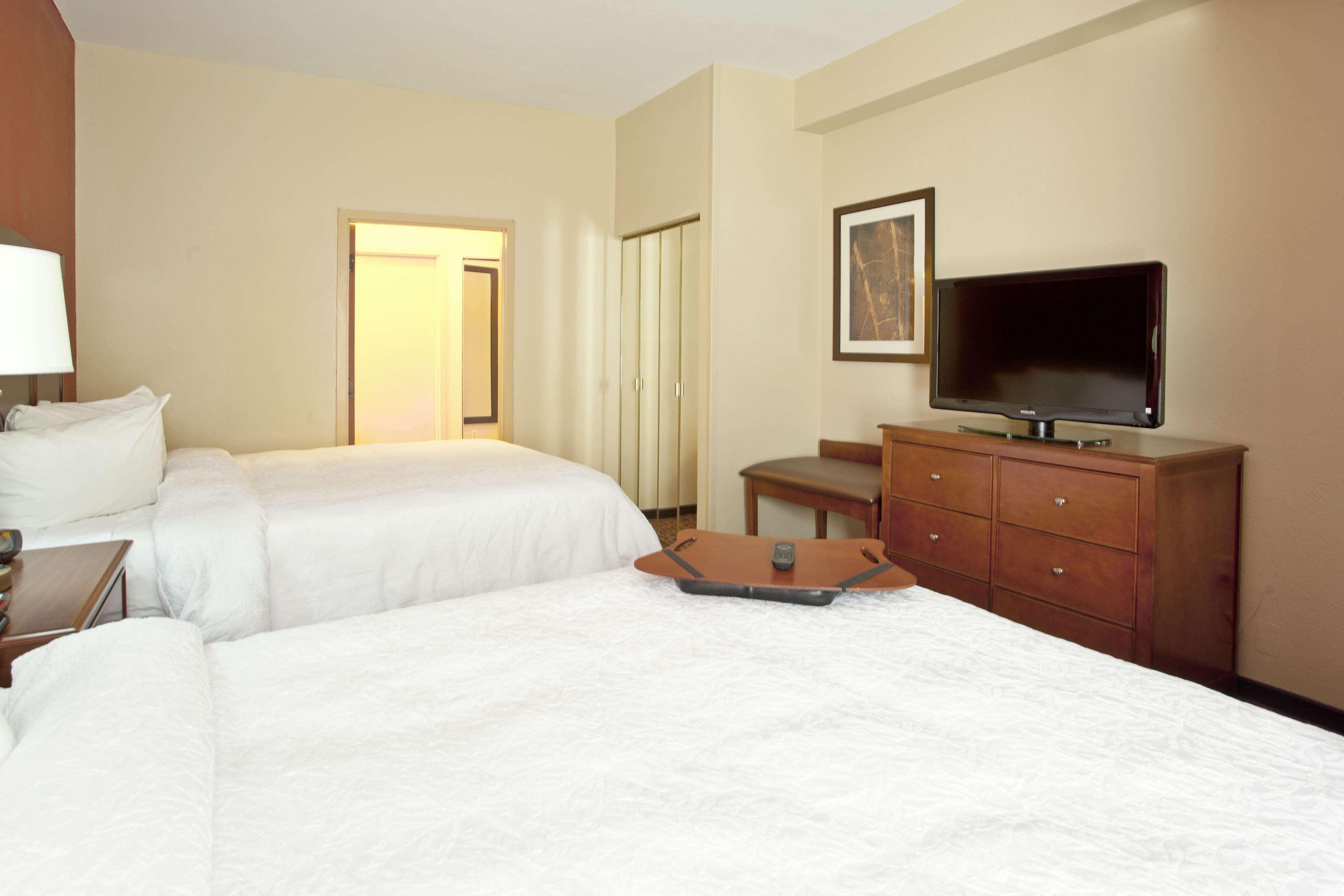 Hampton Inn & Suites El Paso-Airport Exterior photo