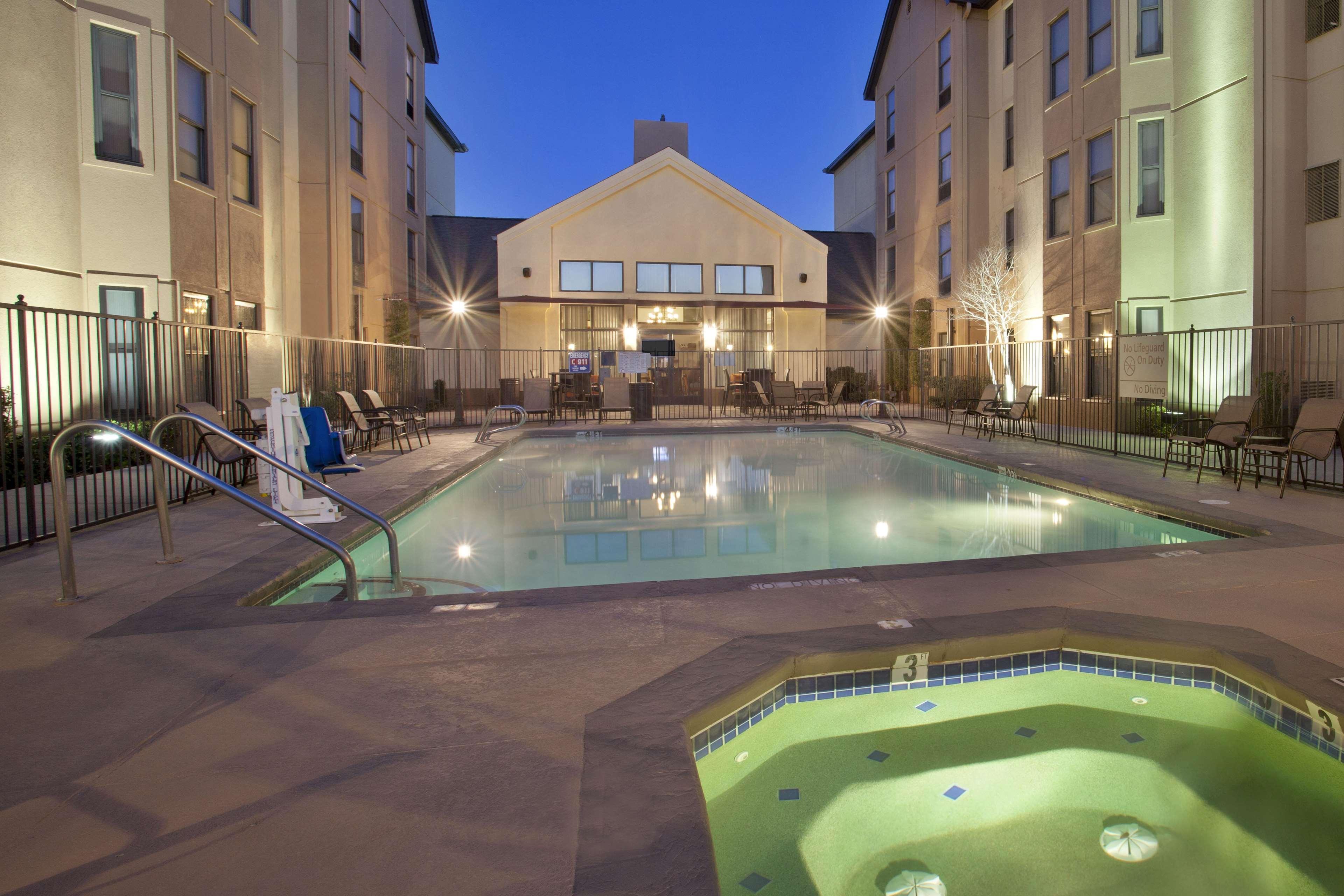 Hampton Inn & Suites El Paso-Airport Exterior photo