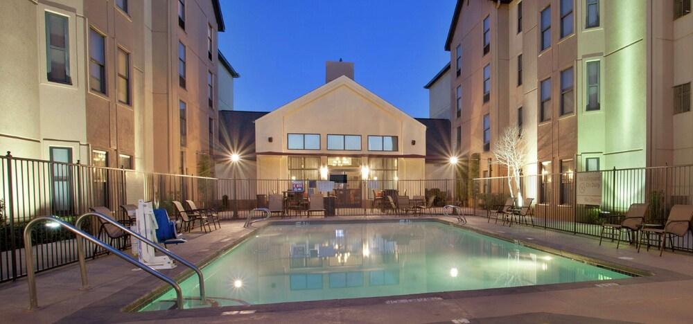 Hampton Inn & Suites El Paso-Airport Exterior photo