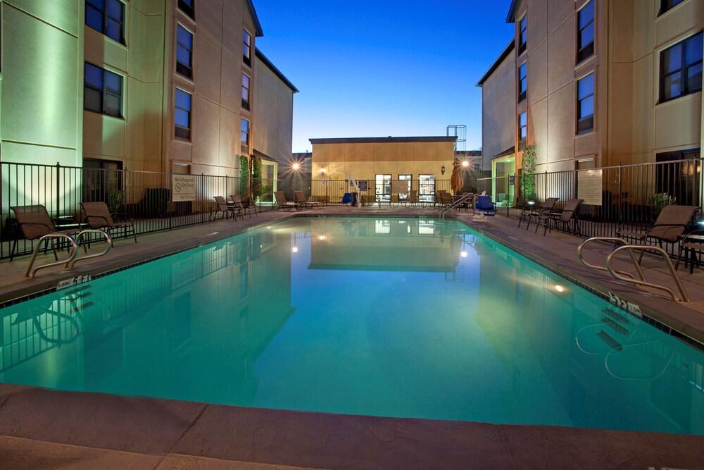 Hampton Inn & Suites El Paso-Airport Exterior photo