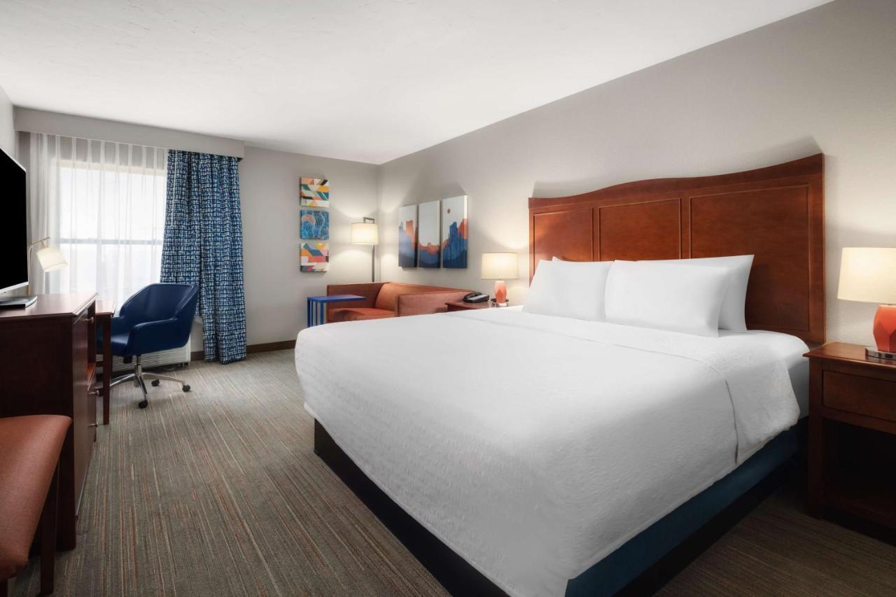 Hampton Inn & Suites El Paso-Airport Exterior photo