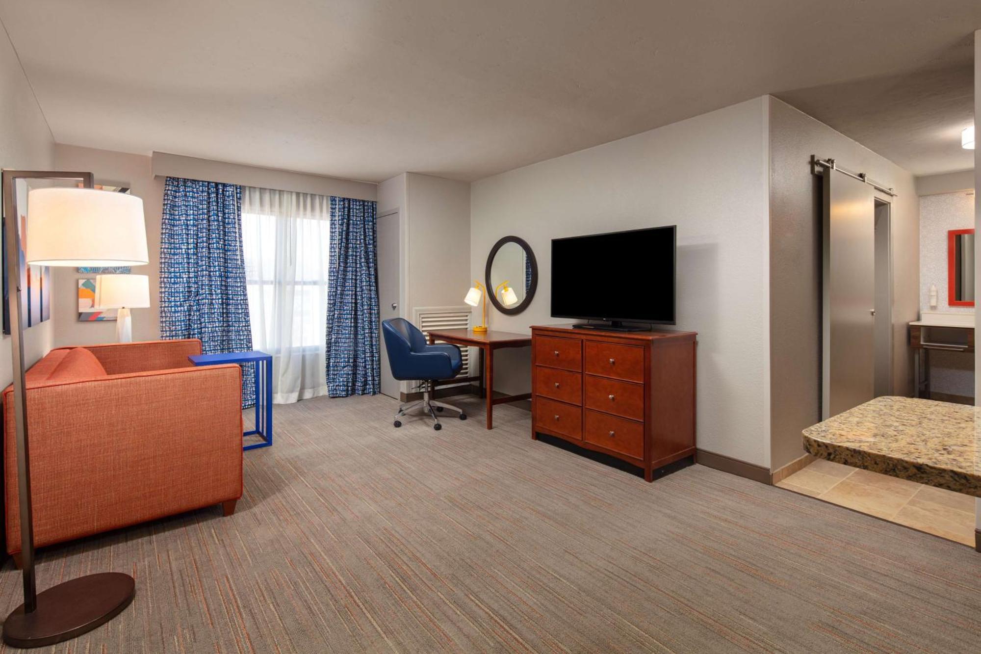 Hampton Inn & Suites El Paso-Airport Exterior photo