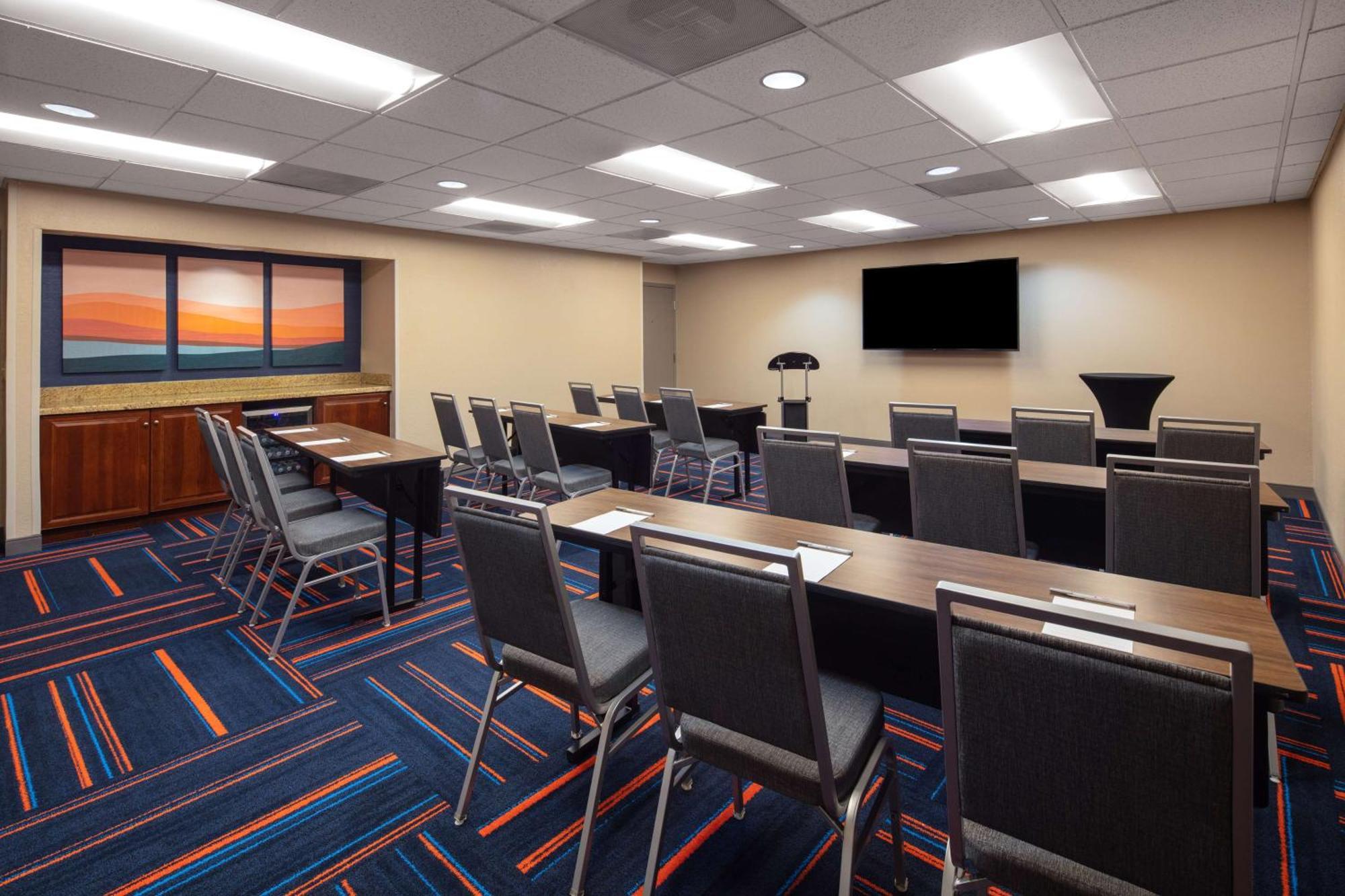 Hampton Inn & Suites El Paso-Airport Exterior photo
