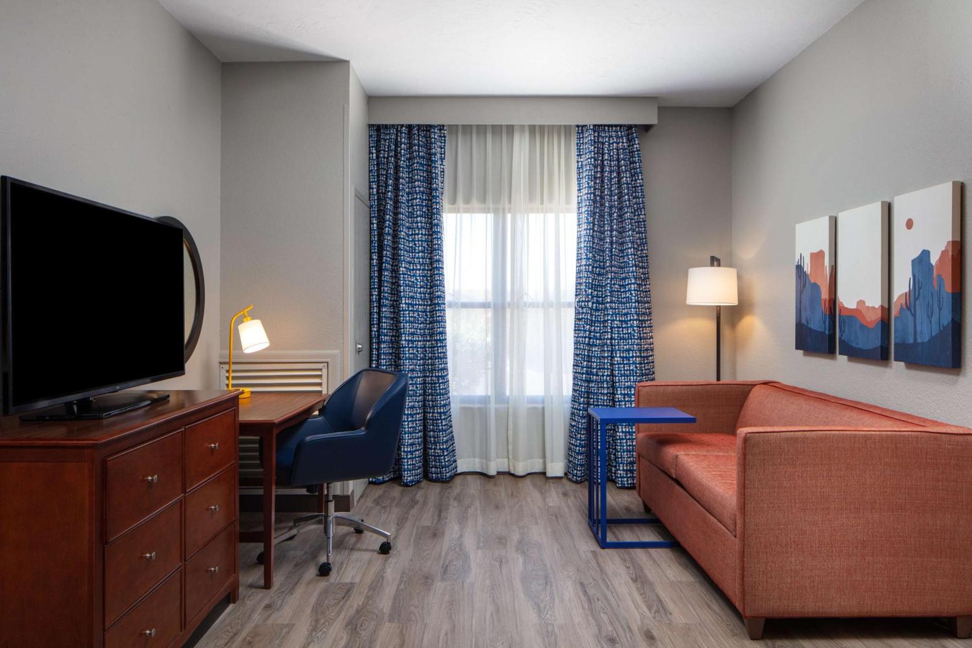 Hampton Inn & Suites El Paso-Airport Exterior photo